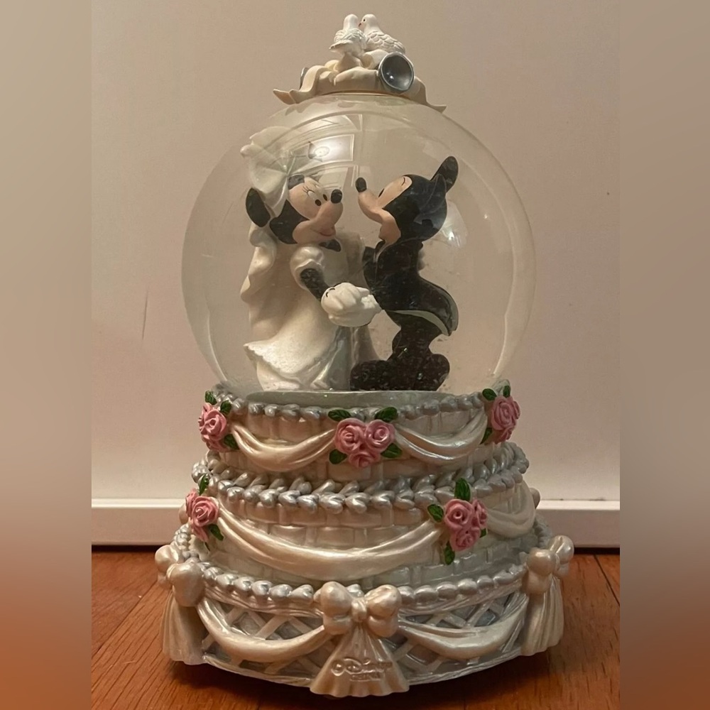 Walt Disney World Snow Globe "Dream Is a Wish Your Heart Makes" Wedding 8"